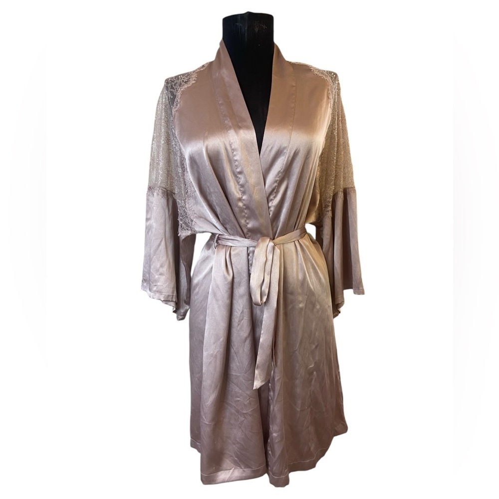 Victoria’s Secret Rose Pink Lace Detail Robe - Picture 2 of 15